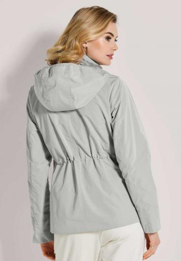 Куртка с накладнымит карманами