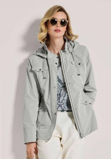 Куртка с накладнымит карманами