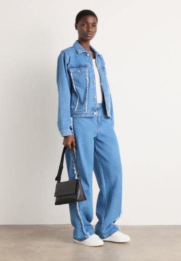 Джинсовая куртка