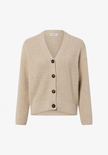 Вязаный жилет