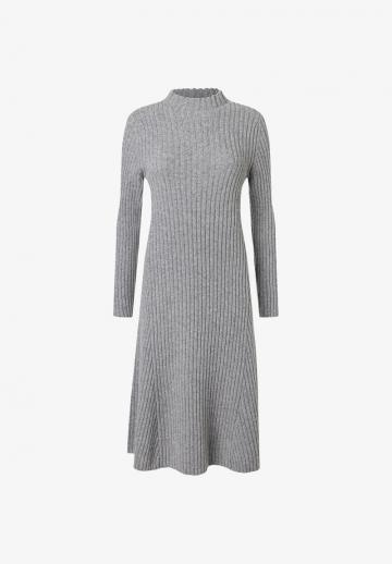 Вязаное платье