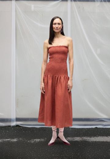 Платье без бретелек