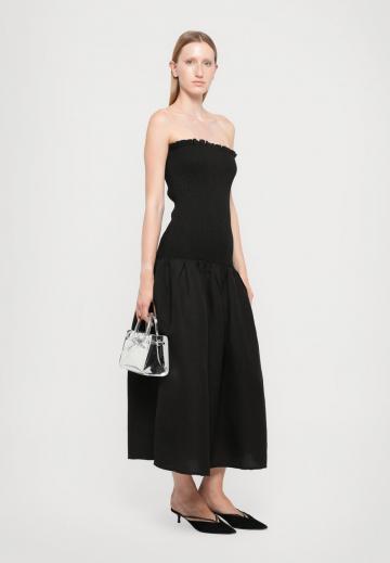 Платье без бретелек