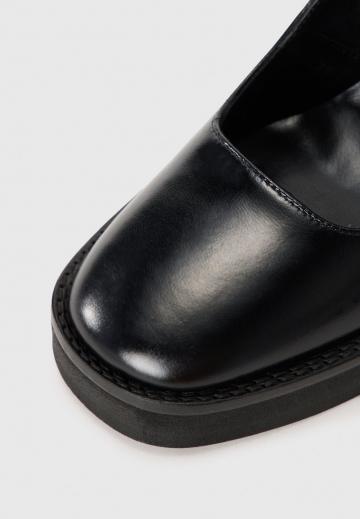 Туфли с высоким носом