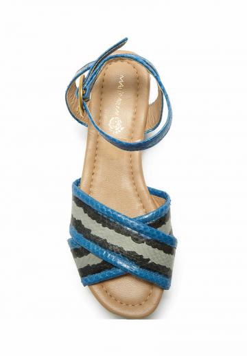 Босоножки на танкетке