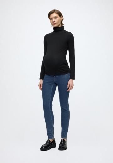 Узкие джинсы