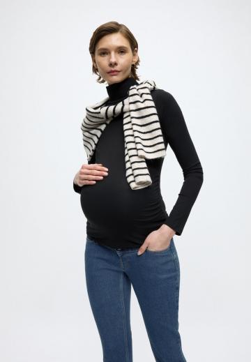 Узкие джинсы