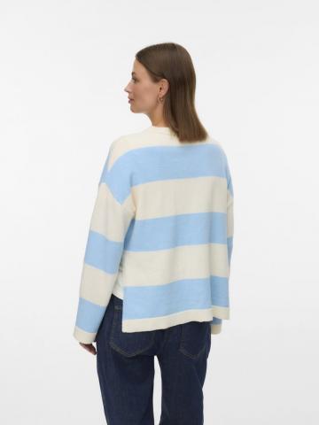 Пуловер в полоску