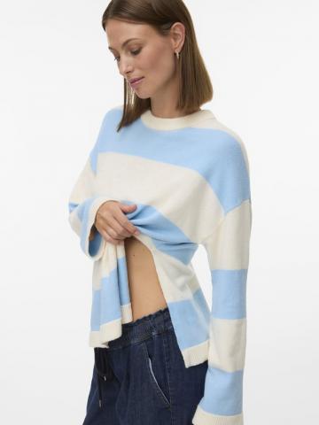 Пуловер в полоску