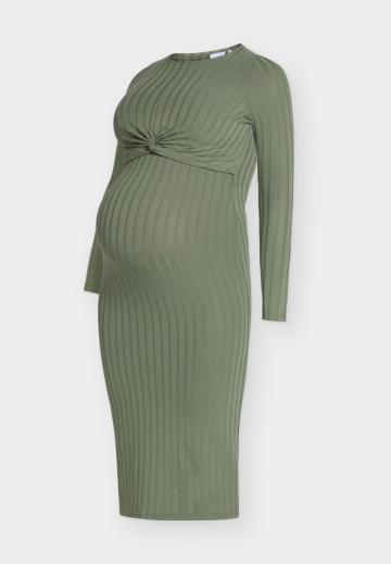 Вязаное платье