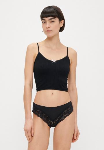 Трусы на бедрах