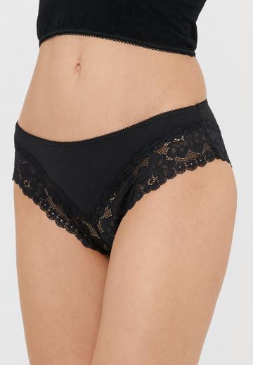 Трусы на бедрах