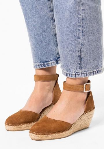 Босоножки на танкетке