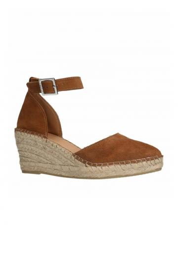 Босоножки на танкетке