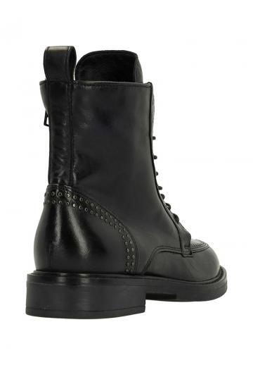 Ботинки на шнуровке