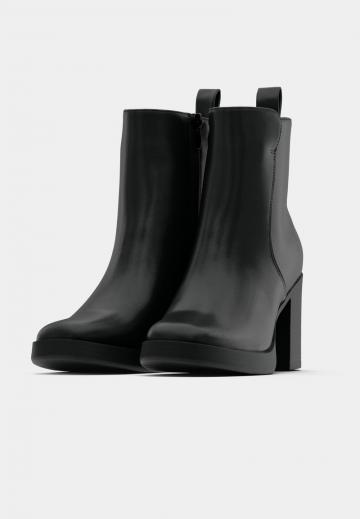 Полусапожки на высоком каблуке