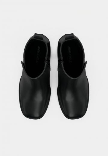 Полусапожки на высоком каблуке