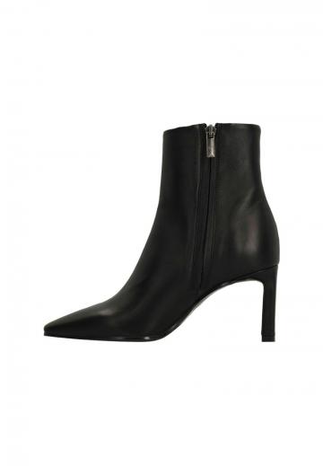 Высокие сапоги