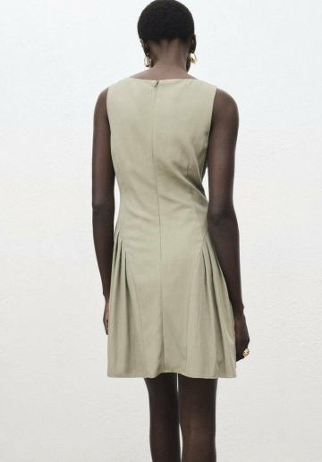 Короткое платье