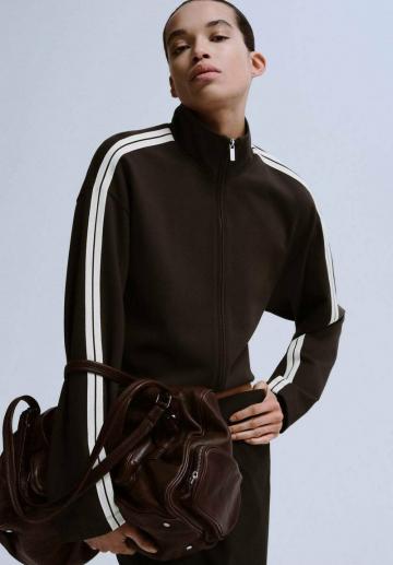 Спортивная куртка