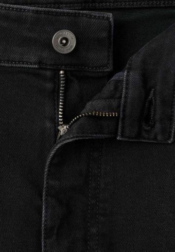 Узкие джинсы