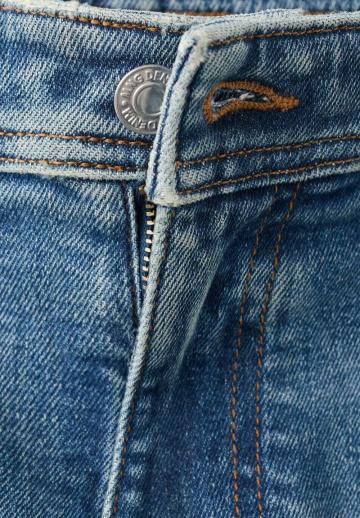 Узкие джинсы