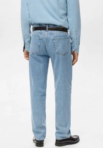 Прямые джинсы