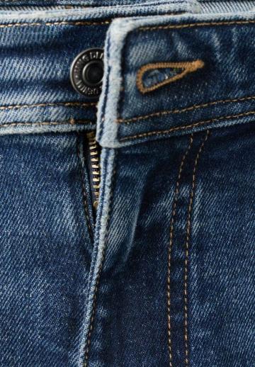 Узкие джинсы