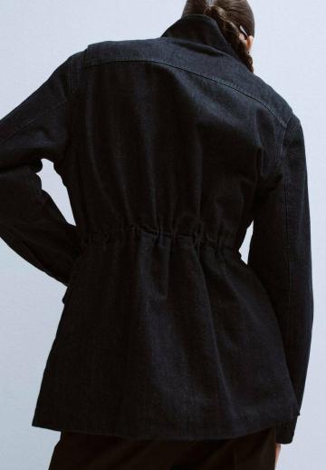 Куртка с накладнымит карманами