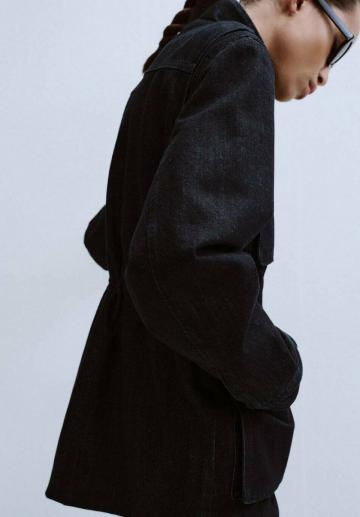 Куртка с накладнымит карманами