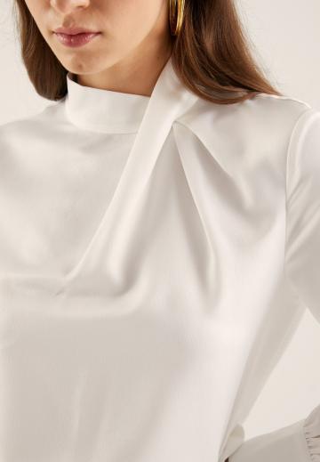 Атласная блузка