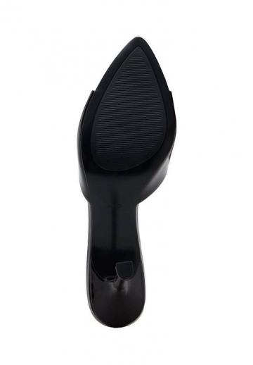 Босоножки на каблуке