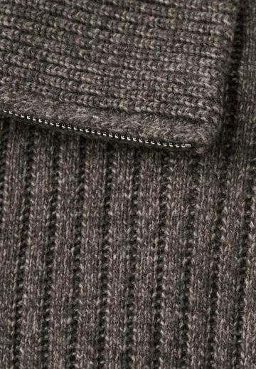 Вязаная кофта