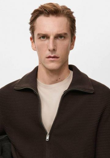 Вязаная кофта