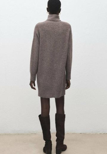 Вязаное платье