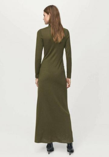 Вязаное платье
