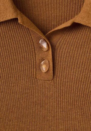 Пуловер с вырезом V