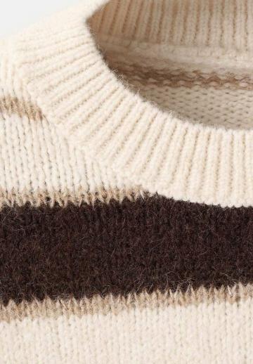 Пуловер в полоску