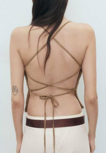 Топ на бретельках