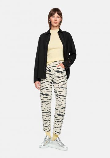 Короткие джинсы