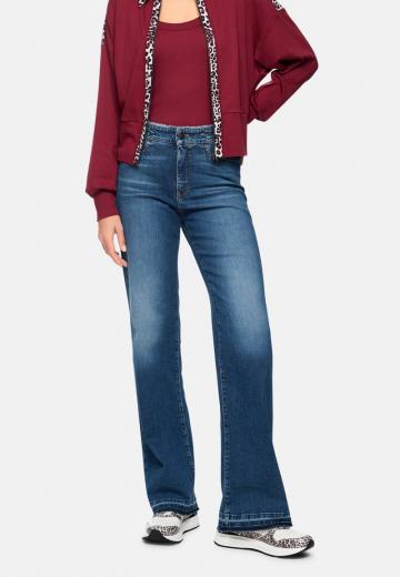 Прямые джинсы