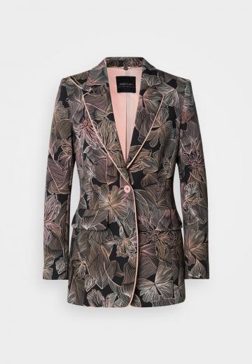 Короткое пальто