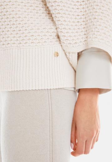 Вязаный жилет