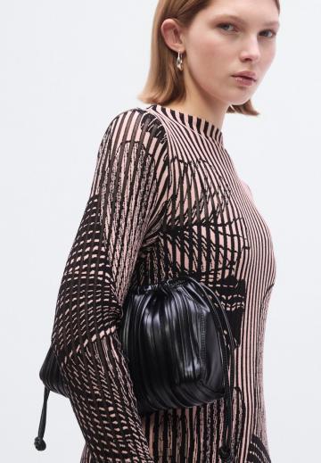 Вязаное платье