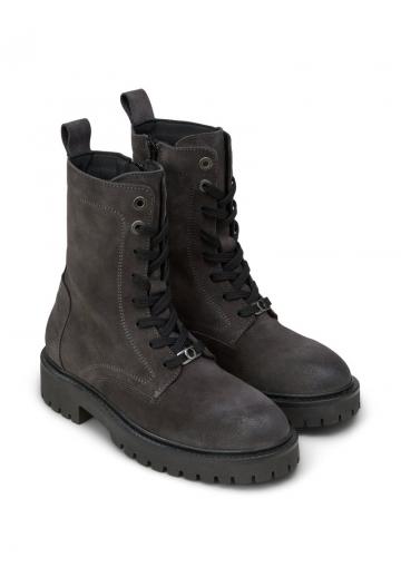 Ботинки на шнуровке