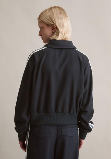 Спортивная куртка