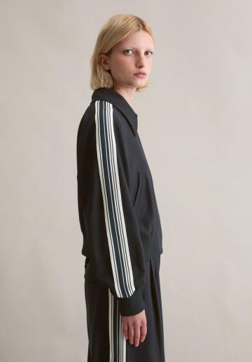 Спортивная куртка