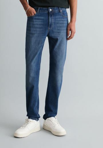Прямые джинсы