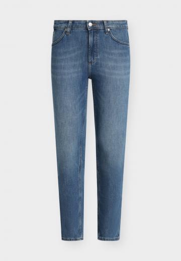 Узкие джинсы