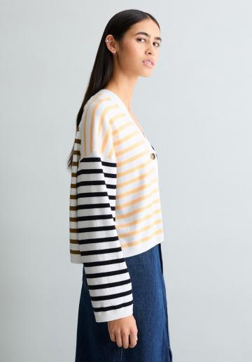 Вязаная кофта